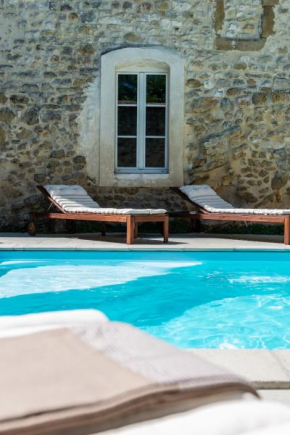 LA MAISON DE LIVIA, chambres d'hôtes, piscine chauffée, proche UZES, NIMES, ALES
